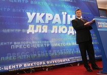 Виктор Янукович во время выступления в пресс-центре в Киеве Виктор Янукович