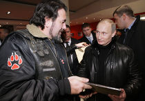 В.Путин встретился с представителями байкерского движения "Ночные волки" и посмотрел вместе с ними товарищеский матч Рабочий визит Владимира Путина в Сербию