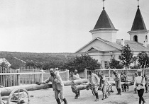 На каторге. Фотография привезена А. П. Чеховым из путешествия по Сахалину. На каторге. Фотография привезена А. П. Чеховым из путешествия по Сахалину.