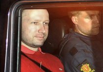 Подозреваемый в организации двойного теракта в Норвегии Андерс Брейвик покидает здание суда в Осло Подозреваемый в организации двойного теракта в Норвегии Андерс Брейвик покидает здание суда в Осло