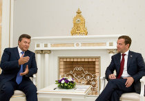 Президент РФ Д.Медведев принял в сочи президента Украины В.Януковича Д.Медведев принял в Сочи В.Януковича