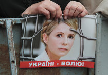 Сторонники Юлии Тимошенко у здания Печерского суда в Киеве Сторонники Юлии Тимошенко у здания Печерского суда в Киеве