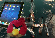 IPad и Angry Bird в открытом космосе IPad и Angry Bird в открытом космосе