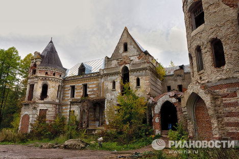 Замок в готическом стиле фото