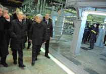 Премьер-министр РФ В.Путин посетил Авиационное производственное объединение КНААПО Премьер-министр РФ В.Путин посетил Авиационное производственное объединение КНААПО
