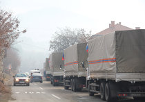 Основная часть колонны грузовиков гуманитарной помощи России, ожидающая проезда через КПП "Ярине" Основная часть колонны грузовиков гуманитарной помощи России, ожидающая проезда через КПП "Ярине"