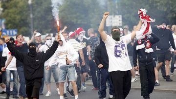 Столкновенеи польских и российских фанатов Столкновенеи польских и российских фанатов