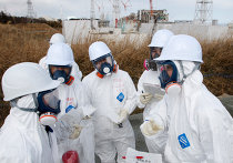 Участники пресс-тура на территории АЭС Фукусима Участники пресс-тура на территории АЭС Фукусима