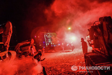 Столкновения протестующих и полиции в Турции Столкновения протестующих и полиции в Турции