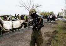 На месте стрельбы на блокпосту при въезде в Славянск На месте стрельбы на блокпосту при въезде в Славянск