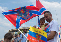 Участники митинга «За Донецкую Русь!» в поддержку Донбасса и Новороссии Участники митинга «За Донецкую Русь!» в поддержку Донбасса и Новороссии