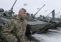 Украинский солдат во время встречи с Петром Порошенко на военной базе рядом с Житомиром Украинский солдат во время встречи с Петром Порошенко на военной базе рядом с Житомиром