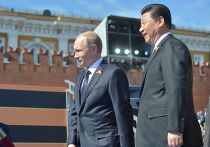 Президент России Владимир Путин и председатель Китайской Народной Республики Си Цзиньпин перед началом военного парада в ознаменование 70-й годовщины Победы в Великой Отечественной войне Президент России Владимир Путин и председатель Китайской Народной Республики Си Цзиньпин перед началом военного парада в ознаменование 70-й годовщины Победы в Великой Отечественной войне