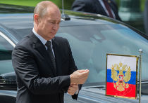 Владимир Путин на церемонии возложения венка к Могиле Неизвестного солдата в Александровском саду Владимир Путин на церемонии возложения венка к Могиле Неизвестного солдата в Александровском саду