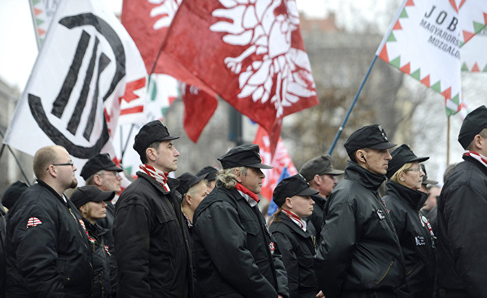 Сторонники партии «Йоббик» на демонстрации, посвященной годовщине восстания 1848 года