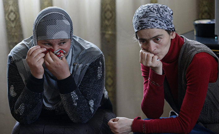 Родственницы Муслима Куштанашвили из поселка Дуиси в Панкисском ущелье, уехавшего воевать в Сирию в составе «Исламского государства» (запрещена в РФ)