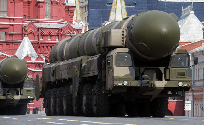 Ракетный комплекс стратегического назначения "Тополь" на военном параде в честь 63-й годовщины Победы в Великой Отечественной войне