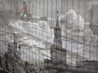 Фотография Красной площади загораживает строительные работы в Александровском саду Фотография Красной площади загораживает строительные работы в Александровском саду