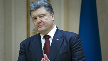 Президент Украины Петр Порошенко общается с журналистами после переговоров в Минске