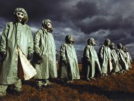 Конец света. Члены элитного военного подразделения Кантемировской дивизии демонстрируют западным СМИ подготовку к ядерной войне. Снимок 1990 года. Конец света. Члены элитного военного подразделения Кантемировской дивизии демонстрируют западным СМИ подготовку к ядерной войне. Снимок 1990 года.