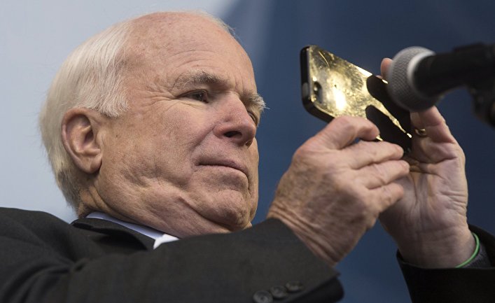 Сенатор США Джон Маккейн на акции сторонников евроинтеграции Украины