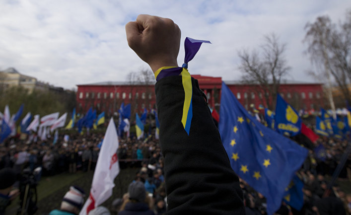 Участники акции протеста на Площади Независимости в Киеве