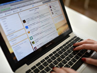 Страница интернета открыта на компьютере Страница интернета открыта на компьютере