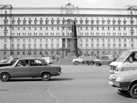 Памятник Ф. Э. Дзержинскому у здания КГБ СССР Памятник Ф. Э. Дзержинскому