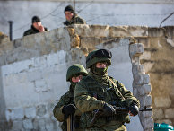 Военные в поселке Перевальное под Симферополем Военные в поселке Перевальное под Симферополем