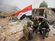 Солдаты сирийской армии (САА) с флагом Сирии радуются освобождению Пальмиры Солдаты сирийской армии (САА) с флагом Сирии радуются освобождению Пальмиры