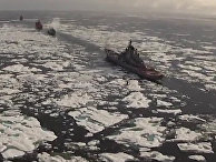 Боевые корабли прошли через льды и привезли в Арктику технику для стройки Боевые корабли прошли через льды и привезли в Арктику технику для стройки