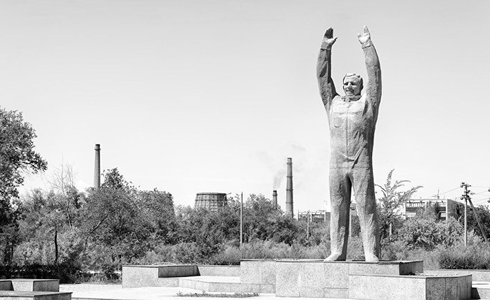 Памятник космонавту Юрию Гагарину в городе Байконур