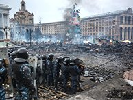 Сотрудники правоохранительных органов на площади Независимости в Киеве Сотрудники правоохранительных органов на площади Независимости в Киеве