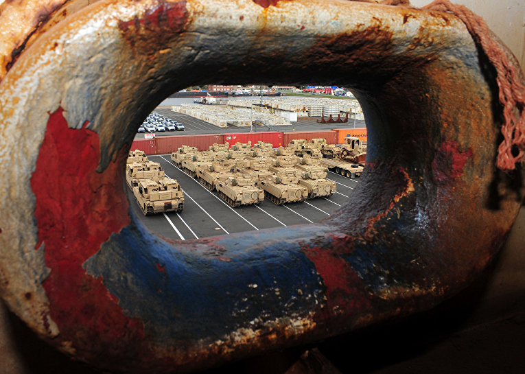 Американская военная техника ждет отправку в Европу