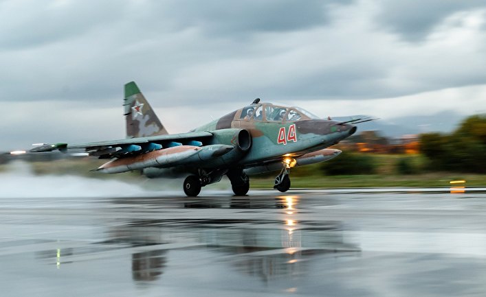 Штурмовик Су-25 ВКС России на авиабазе Хмеймим в Сирии