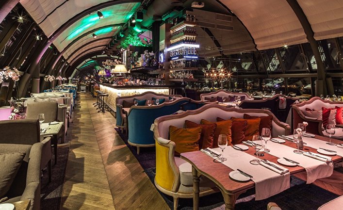 Интерьер ресторана White Rabbit в Москве