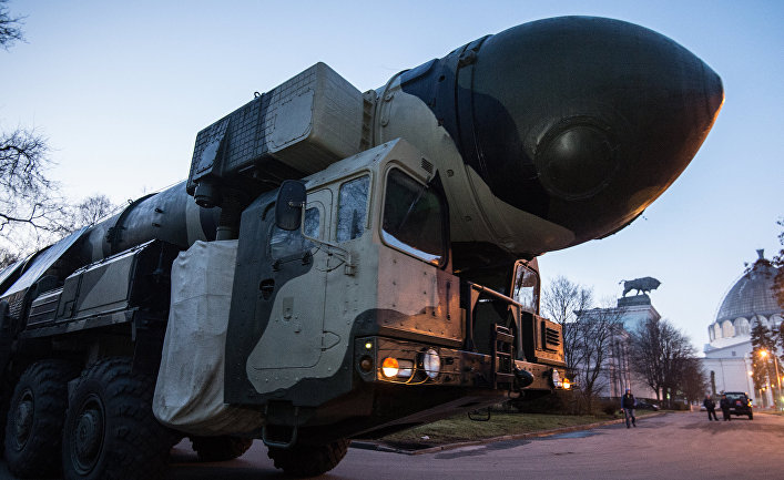 Траспортировка пусковой установки «Тополь» на ВДНХ