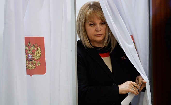 Элла Памфилова голосует на первом заседании нового состава ЦИК