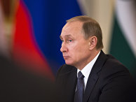 Президент Российской Федерации Владимир Путин во время встречи с российскими и индийскими чиновниками и бизнесменами Президент Российской Федерации Владимир Путин во время встречи с российскими и индийскими чиновниками и бизнесменами