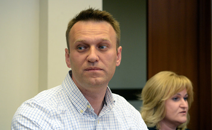 Оппозиционный политик Алексей Навальный и его адвокат Ольга Михайлова