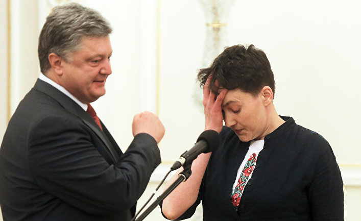 Президент Украины Петр Порошенко и украинская военнослужащая Надежда Савченко