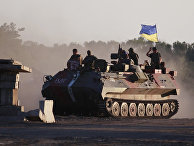 Украинские военные неподалеку от Луганска, август 2014 года Украинские военные неподалеку от Луганска, август 2014 года