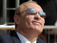 утин наблюдает за демонстрационно-показательными полетами российских самолетов на Международном авиационно-космическом салоне МАКС-2005 ПУТИН