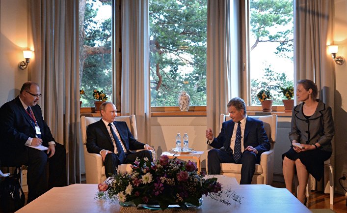 Президент РФ Владимир Путин и президент Финляндской Республики Саули Ниинистё во время встречи в Наантали