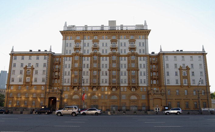 Здание американского посольства в Москве
