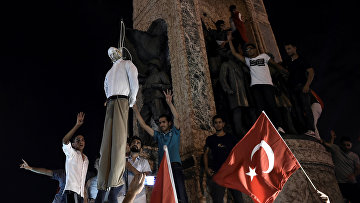 Митинг сторонников президента Турции Тайипа Эрдогана на площади Таксим