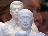 Бюсты Владимира Путина и Иосифа Сталина в сувенирном магазине Бюсты Владимира Путина и Иосифа Сталина в сувенирном магазине