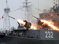 Во время генеральной репетиции военно-морского парада, посвященного празднованию Дня военно-морского флота РФ в Балтийске Во время генеральной репетиции военно-морского парада, посвященного празднованию Дня военно-морского флота РФ в Балтийске