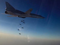 Дальний бомбардировщик ВКС РФ Ту-22М3 во время нанесения бомбовых авиаударов по объектам ИГ в провинциях Алеппо, Дейр-эз-Зор и Идлиб в Сирии Дальний бомбардировщик ВКС РФ Ту-22М3 во время нанесения бомбовых авиаударов по объектам ИГ в провинциях Алеппо, Дейр-эз-Зор и Идлиб в Сирии