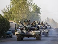 Колонна азербайджанских танков движется в сторону города Агдам Колонна азербайджанских танков движется в сторону города Агдам